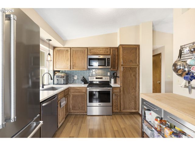 200 E FOOTHILLS Dr, Newberg, OR 97132