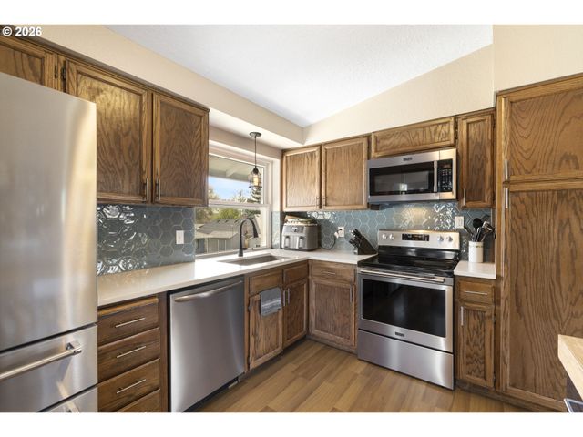 200 E FOOTHILLS Dr, Newberg, OR 97132