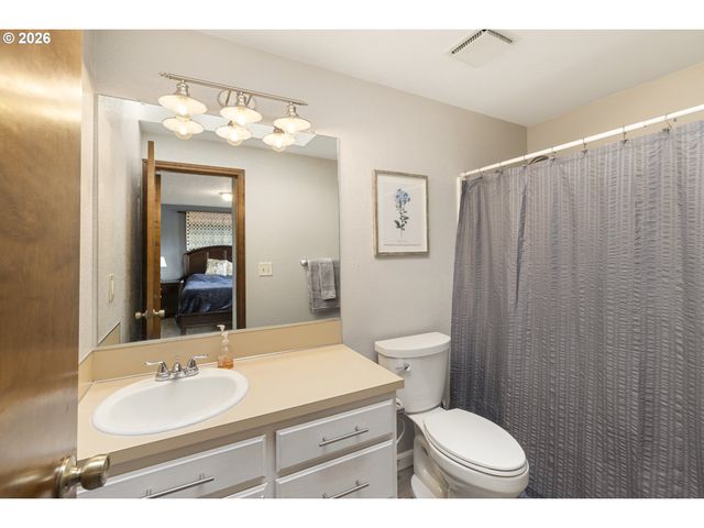 200 E FOOTHILLS Dr, Newberg, OR 97132