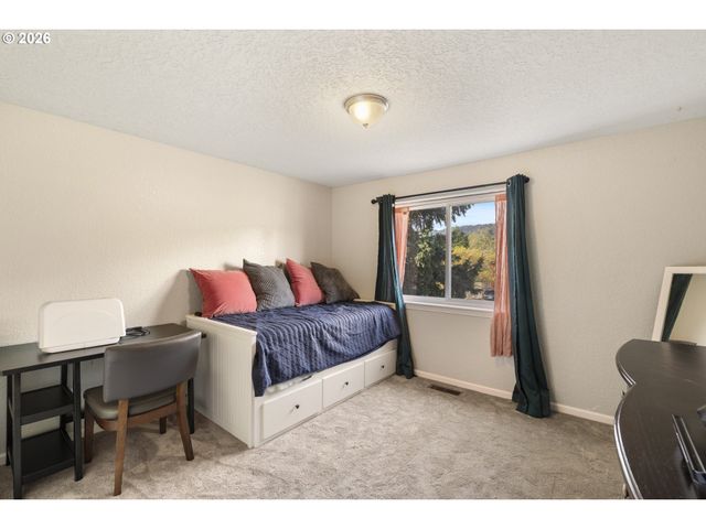 200 E FOOTHILLS Dr, Newberg, OR 97132