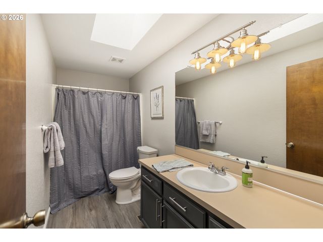 200 E FOOTHILLS Dr, Newberg, OR 97132