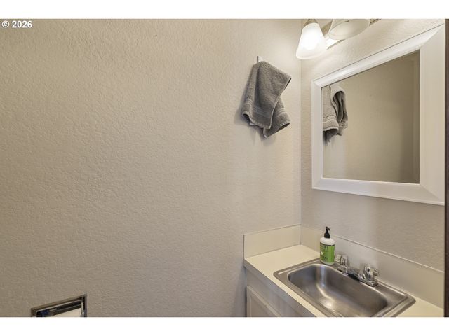 200 E FOOTHILLS Dr, Newberg, OR 97132