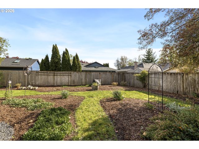200 E FOOTHILLS Dr, Newberg, OR 97132