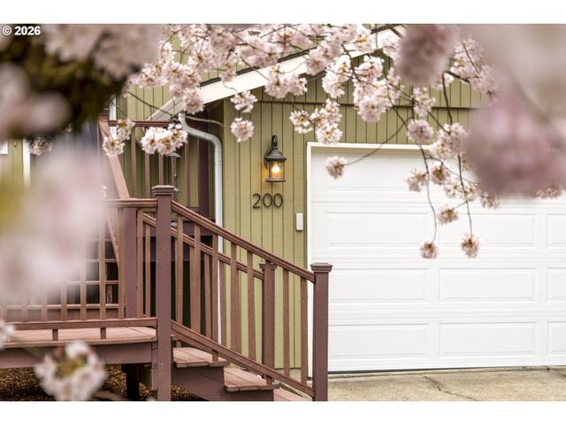 200 E FOOTHILLS Dr, Newberg, OR 97132