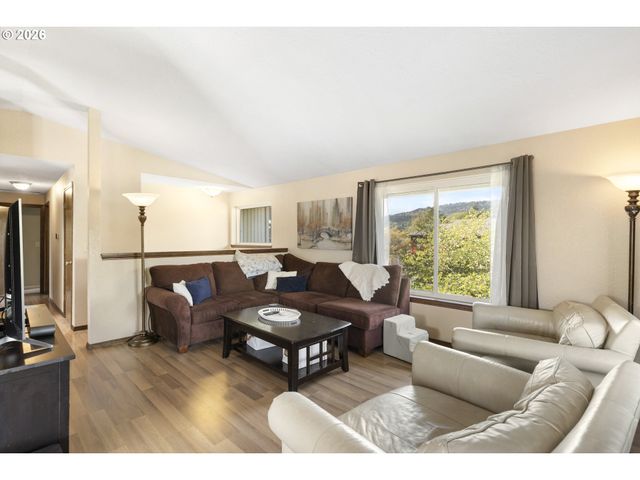 200 E FOOTHILLS Dr, Newberg, OR 97132