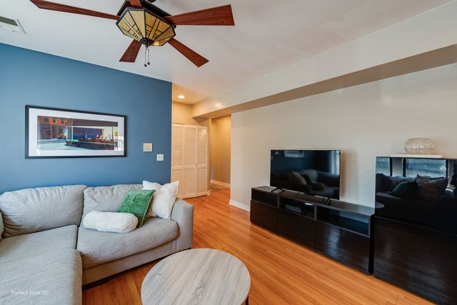 2111 W ARTHUR Avenue 1S, Chicago, IL 60645