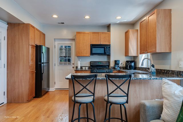 2111 W ARTHUR Avenue 1S, Chicago, IL 60645