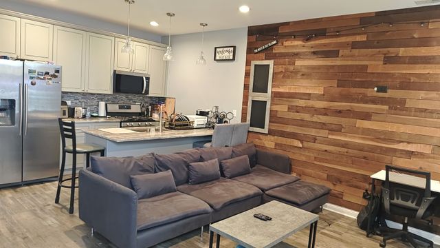 2711 W Polk Street, Chicago, IL 60612