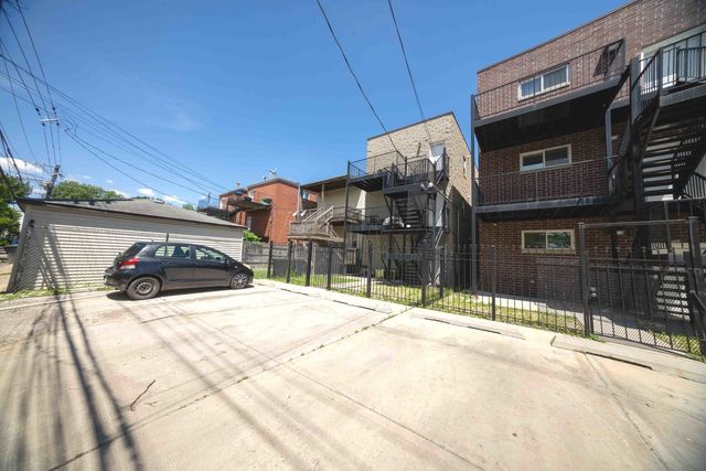 2711 W Polk Street, Chicago, IL 60612