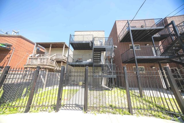 2711 W Polk Street, Chicago, IL 60612