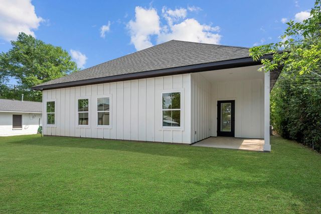 312 Morehead Street E, Franklin, TX 77856