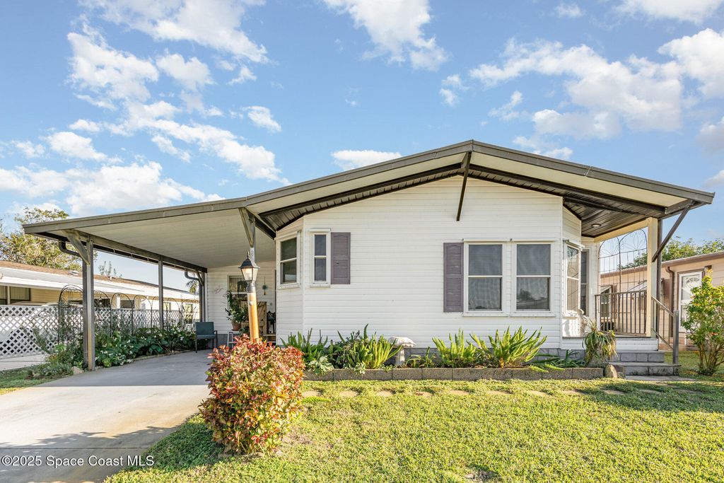 909 Dogwood Drive, Barefoot Bay, FL 32976