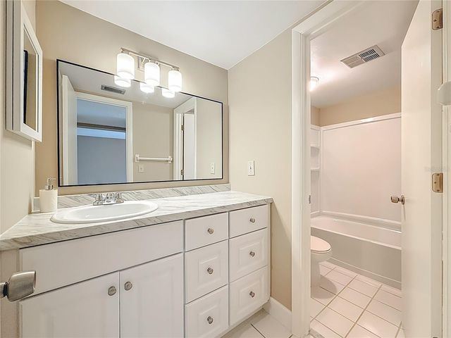 6301 NEWTOWN CIRCLE 1A2, Tampa, FL 33615