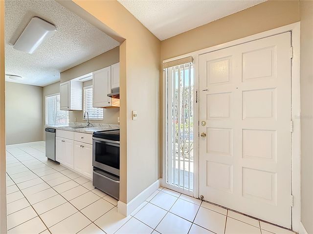 6301 NEWTOWN CIRCLE 1A2, Tampa, FL 33615