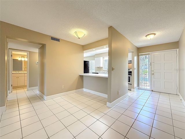 6301 NEWTOWN CIRCLE 1A2, Tampa, FL 33615