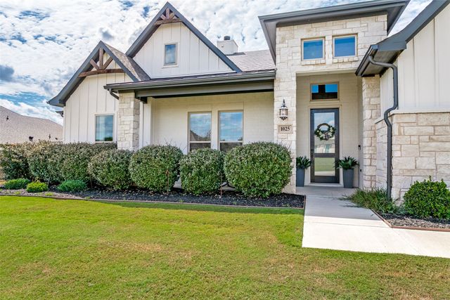 1025 Aledo Ridge Court, Fort Worth, TX 76108