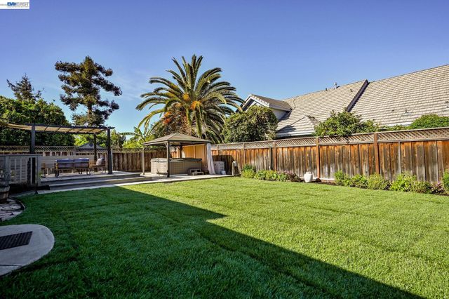 1416 Harrington St, Fremont, CA 94539