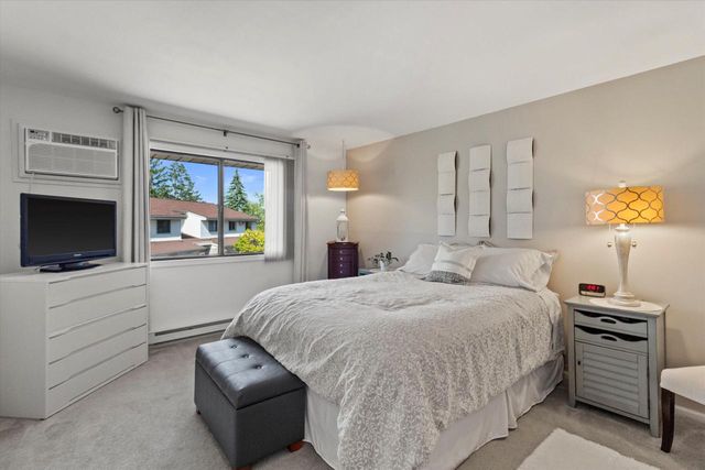 4442 S Greenridge CIRCLE, Greenfield, WI 53220