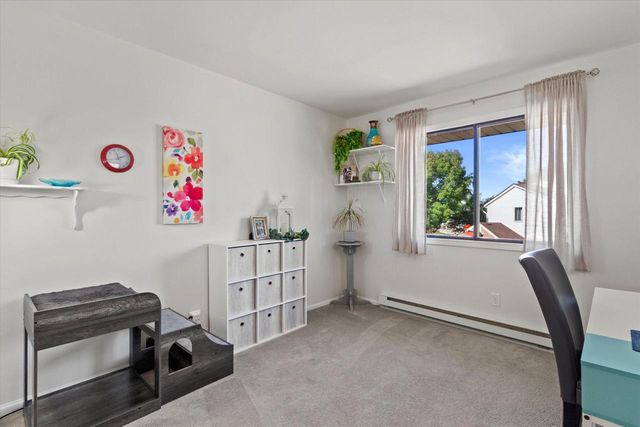 4442 S Greenridge CIRCLE, Greenfield, WI 53220