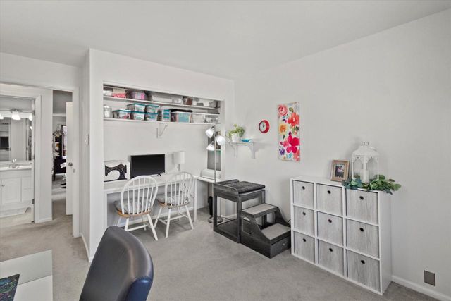 4442 S Greenridge CIRCLE, Greenfield, WI 53220