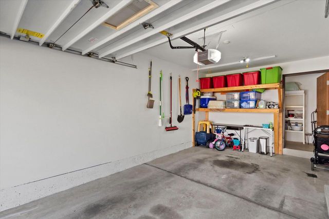 4442 S Greenridge CIRCLE, Greenfield, WI 53220