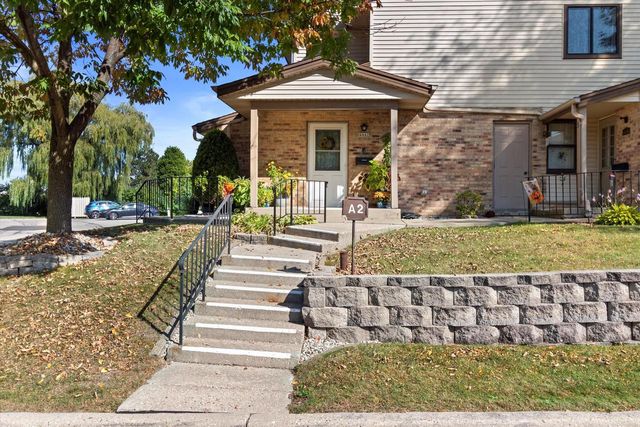 4442 S Greenridge CIRCLE, Greenfield, WI 53220