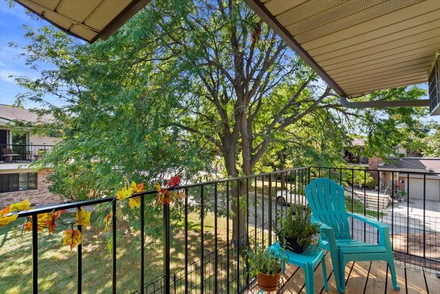 4442 S Greenridge CIRCLE, Greenfield, WI 53220