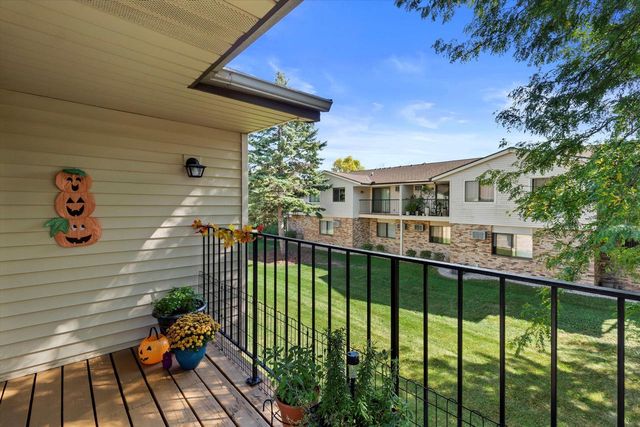 4442 S Greenridge CIRCLE, Greenfield, WI 53220