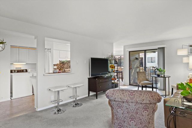 4442 S Greenridge CIRCLE, Greenfield, WI 53220