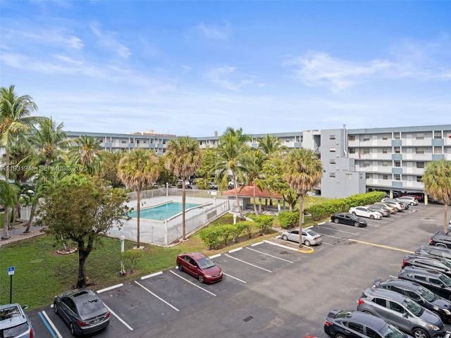 1655 W 44th Pl 448, Hialeah, FL 33012