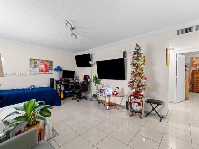 1655 W 44th Pl 448, Hialeah, FL 33012