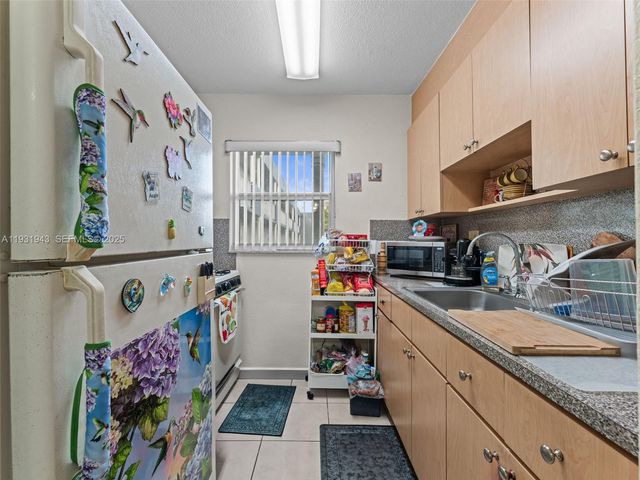 1655 W 44th Pl 448, Hialeah, FL 33012