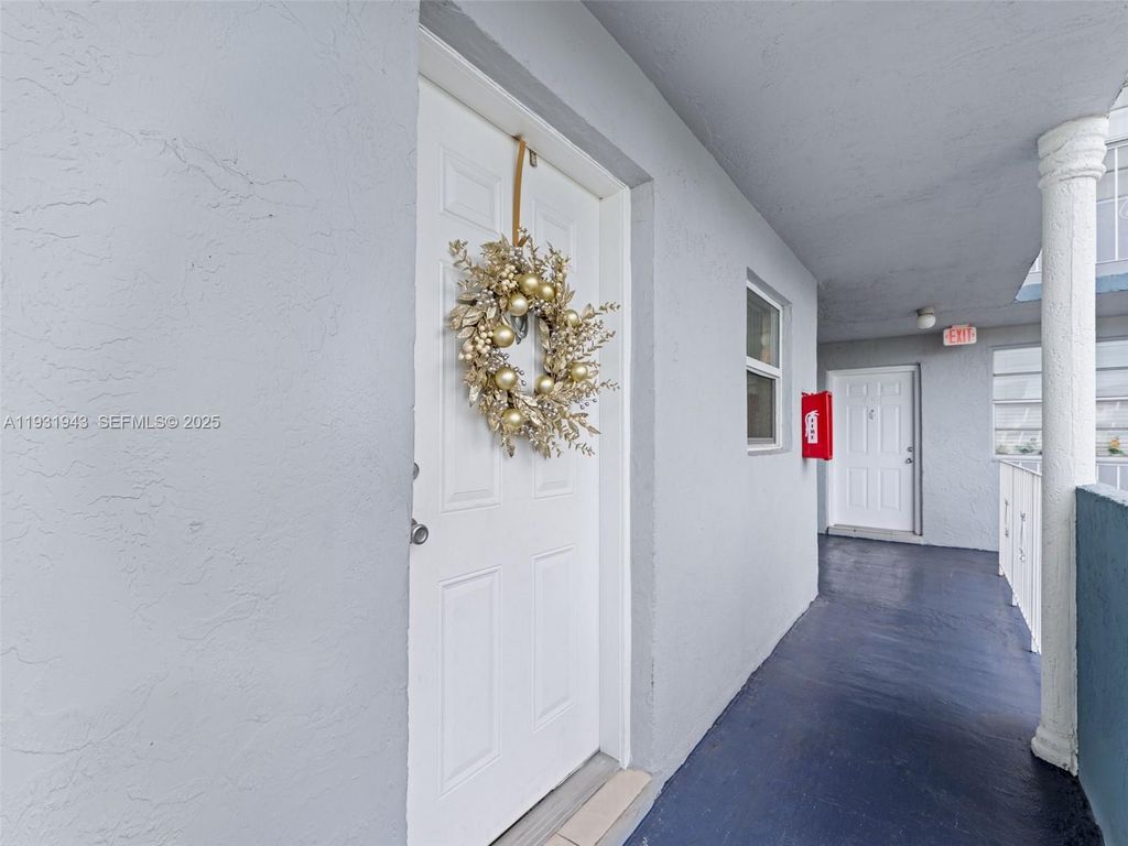 1655 W 44th Pl 448, Hialeah, FL 33012