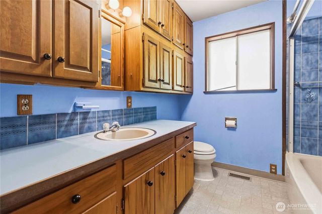 3018 Ammons Drive, Longview, WA 98632