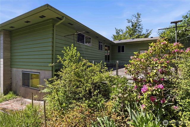 3018 Ammons Drive, Longview, WA 98632