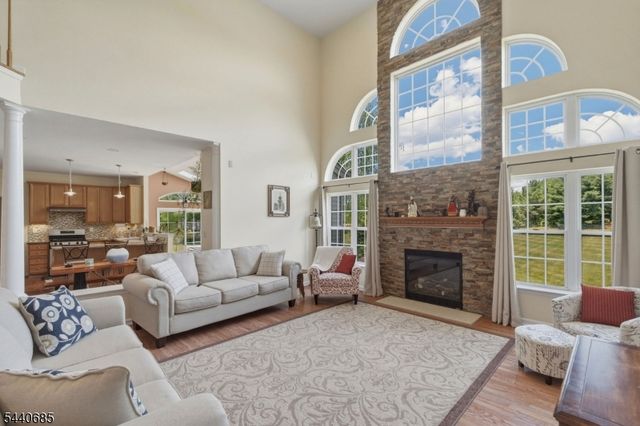 5 Rue Cezanne, Franklin Twp., NJ 08873