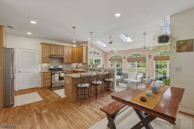 5 Rue Cezanne, Franklin Twp., NJ 08873