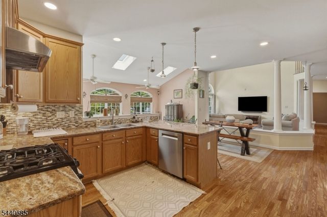 5 Rue Cezanne, Franklin Twp., NJ 08873