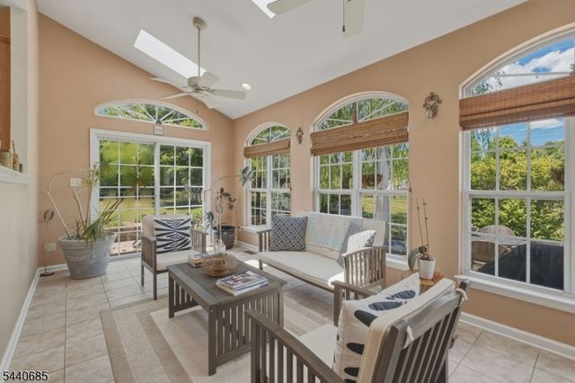 5 Rue Cezanne, Franklin Twp., NJ 08873