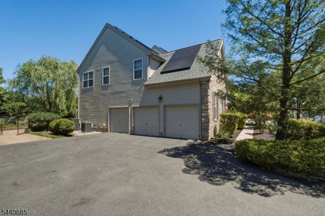 5 Rue Cezanne, Franklin Twp., NJ 08873