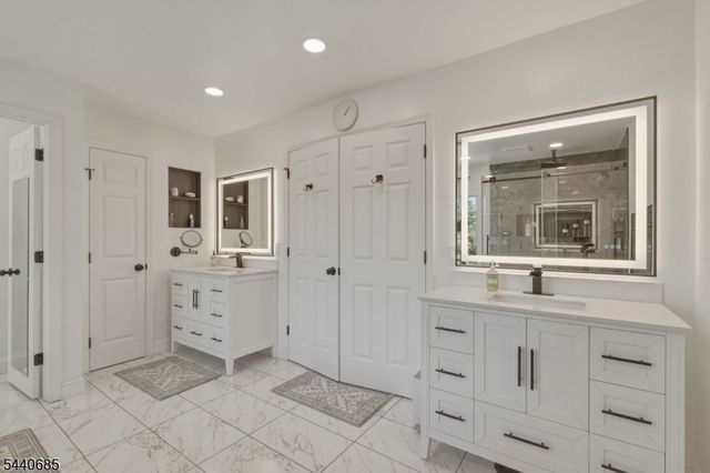 5 Rue Cezanne, Franklin Twp., NJ 08873