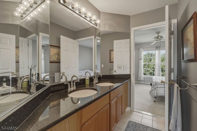5 Rue Cezanne, Franklin Twp., NJ 08873