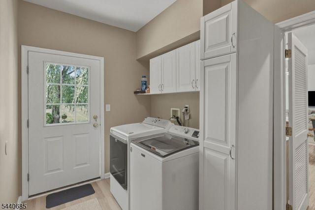 5 Rue Cezanne, Franklin Twp., NJ 08873