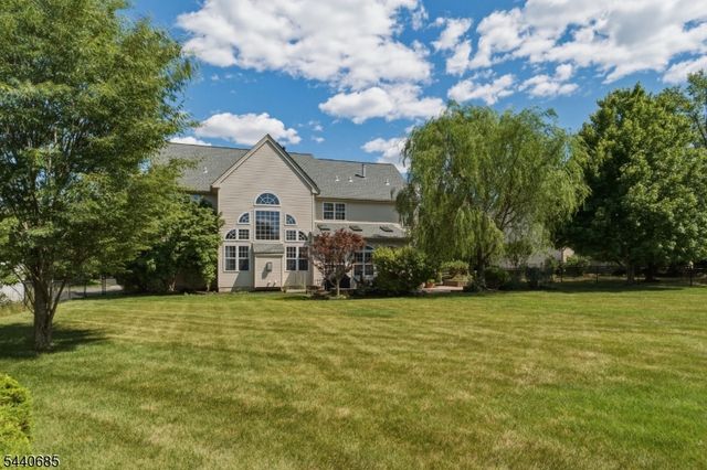 5 Rue Cezanne, Franklin Twp., NJ 08873