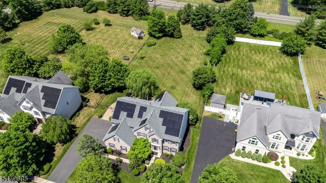 5 Rue Cezanne, Franklin Twp., NJ 08873