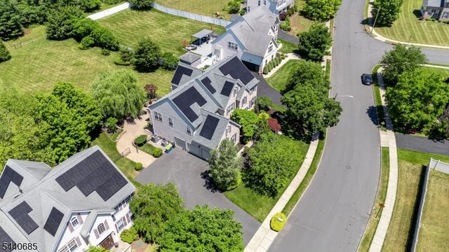 5 Rue Cezanne, Franklin Twp., NJ 08873