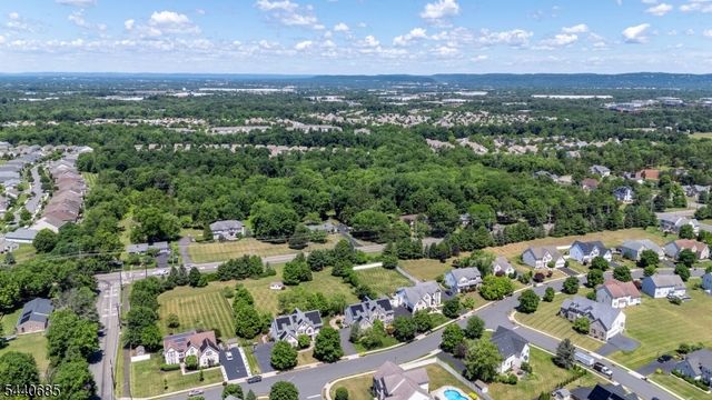 5 Rue Cezanne, Franklin Twp., NJ 08873