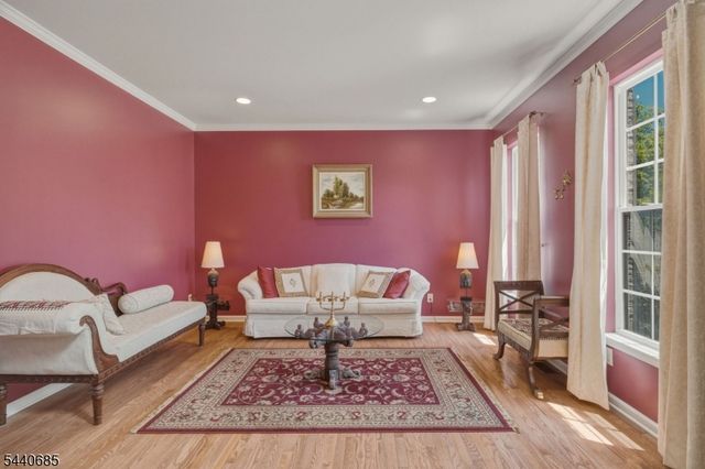 5 Rue Cezanne, Franklin Twp., NJ 08873