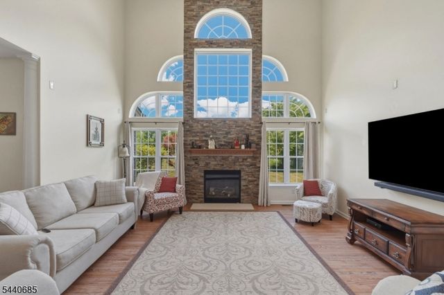 5 Rue Cezanne, Franklin Twp., NJ 08873