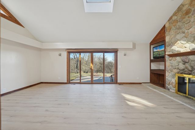 120 OLD BARRINGTON Road, North Barrington, IL 60010